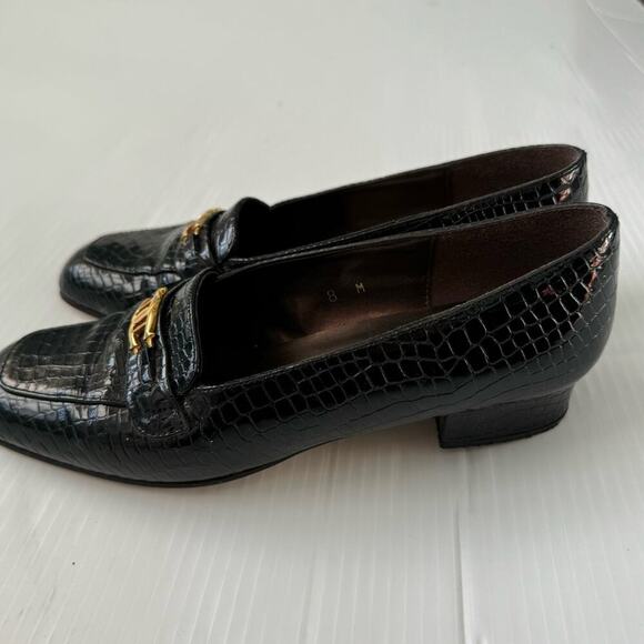 Etienne Aigner Valentine leather embossed loafer with gold colored hardware sz 8 - Picture 3 of 11